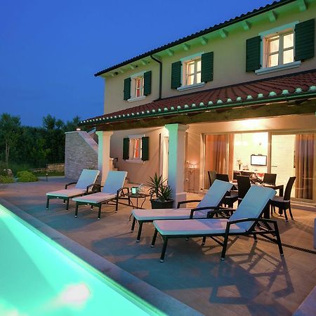 Luxurious Villa With Swimming Pool In Sveti Lovrec Selina Exterior photo
